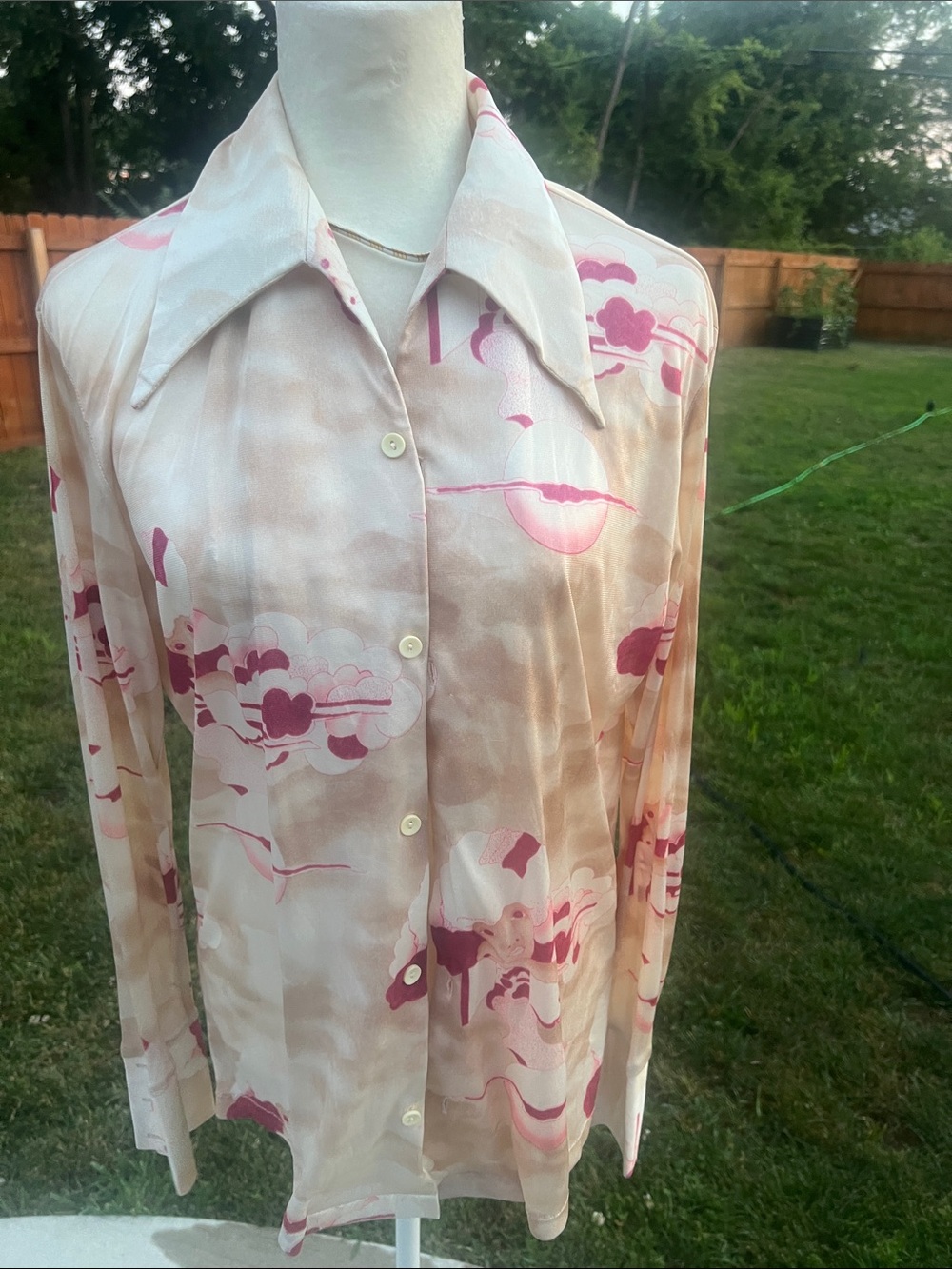 70’s amazing shirt!! Women's tan Floral Button-Up Blouse